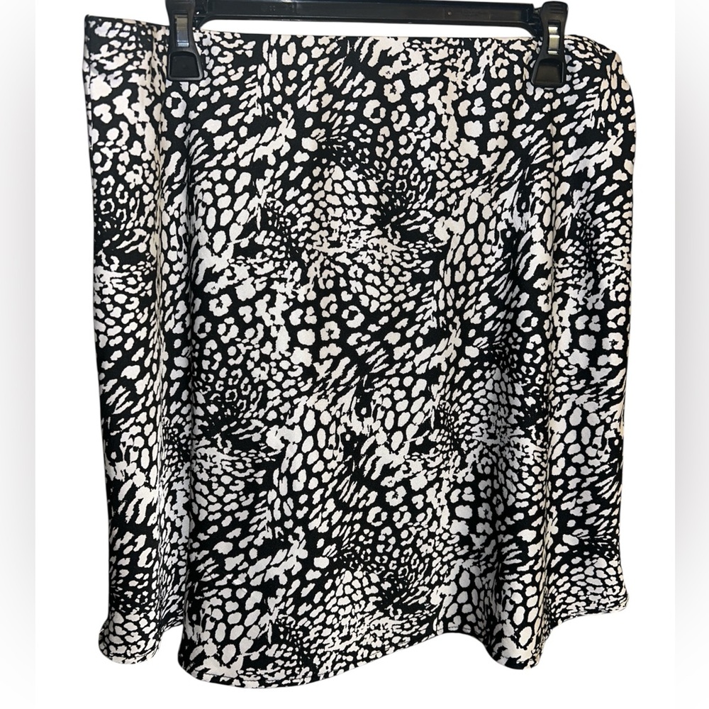 🚨Forever 21 Black and White Skirt 0X
